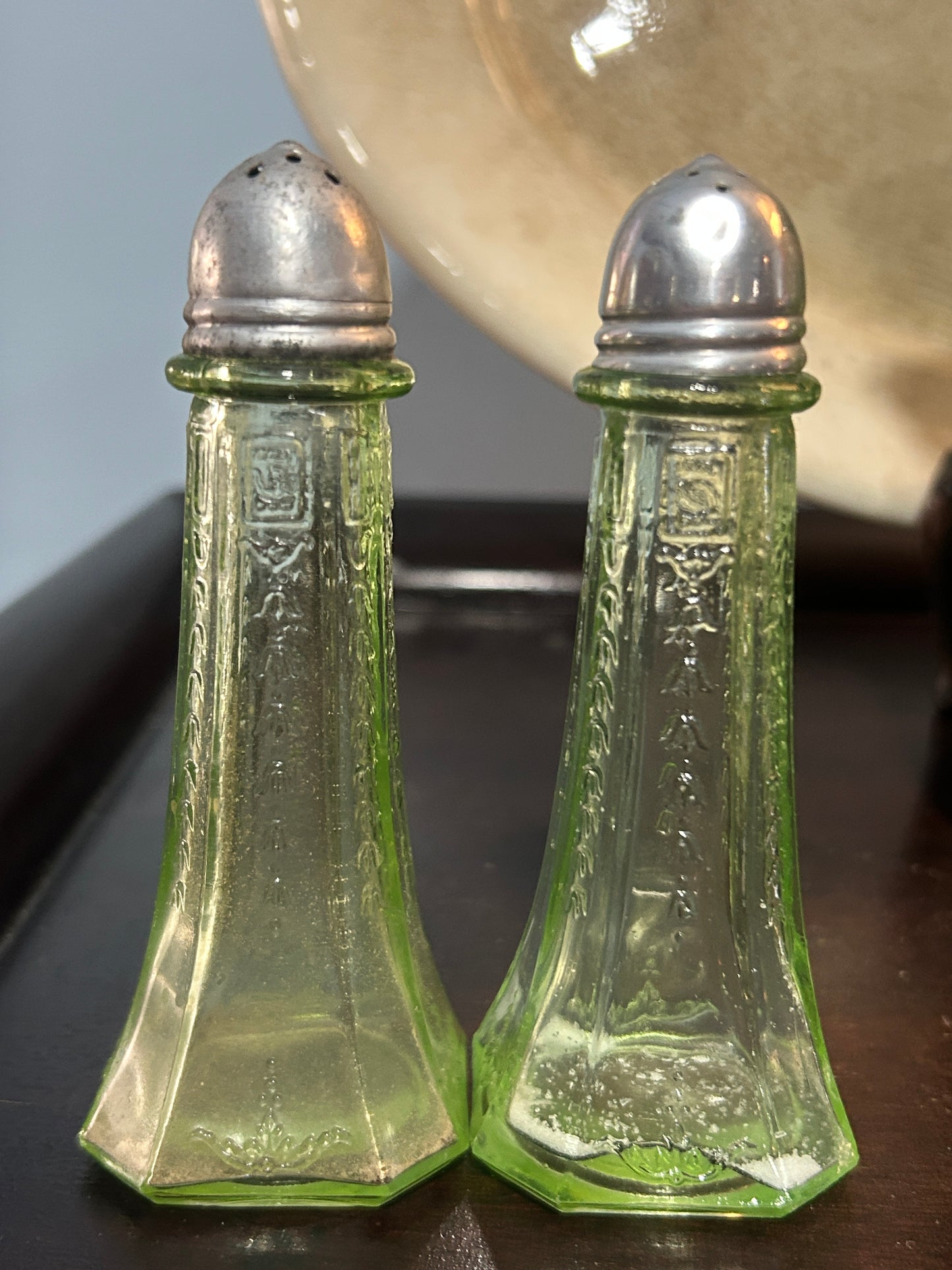 251101-2 Pair Green Princess Uranium Glass Salt & Pepper Shakers