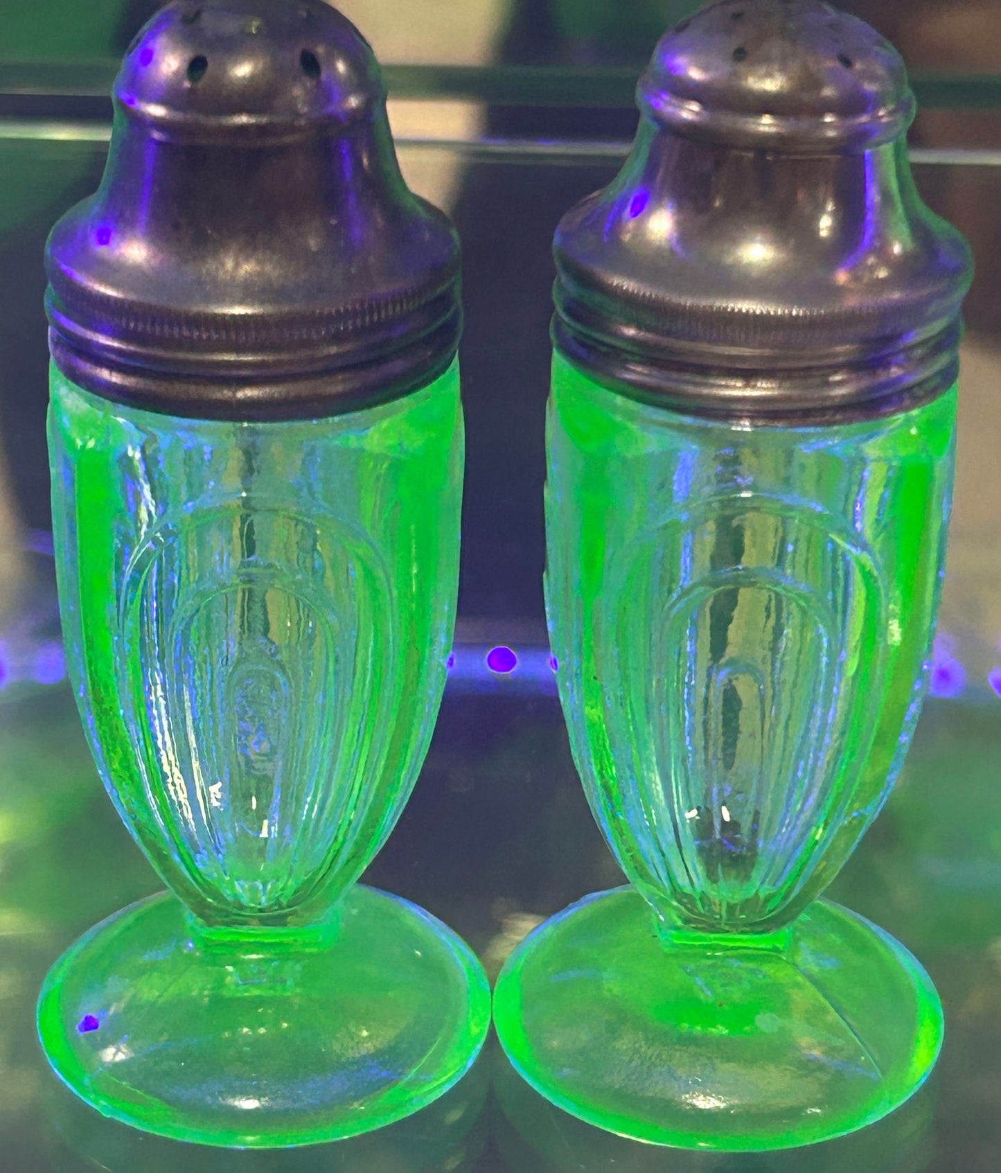 251101-3 Hazel-Atlas Paper Clip Green Uranium Glass S&P