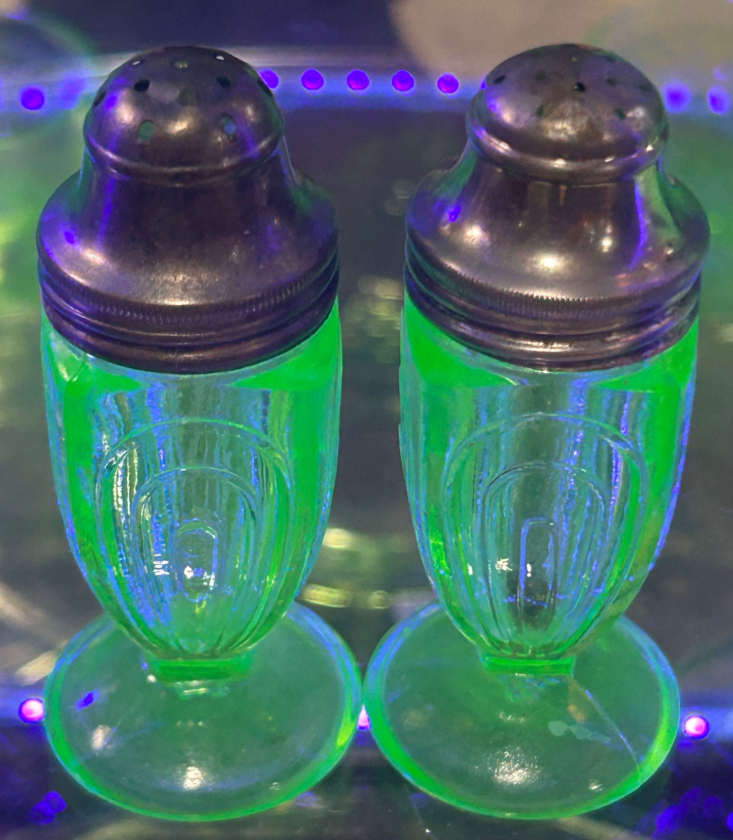 251101-3 Hazel-Atlas Paper Clip Green Uranium Glass S&P