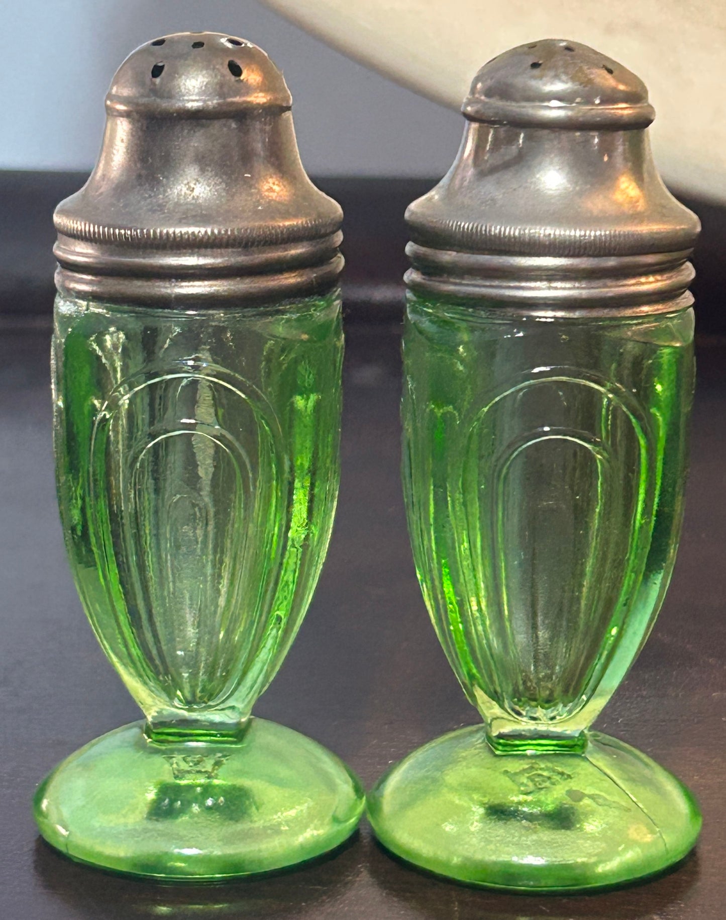 251101-3 Hazel-Atlas Paper Clip Green Uranium Glass S&P