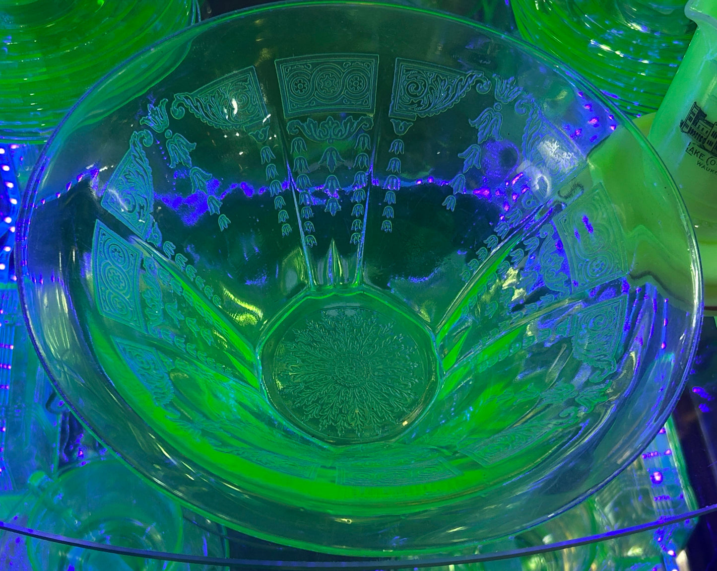 251101-9 Anchor Hocking Green Uranium Princess Glass Bowl