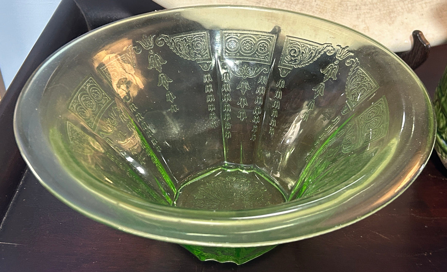 251101-9 Anchor Hocking Green Uranium Princess Glass Bowl