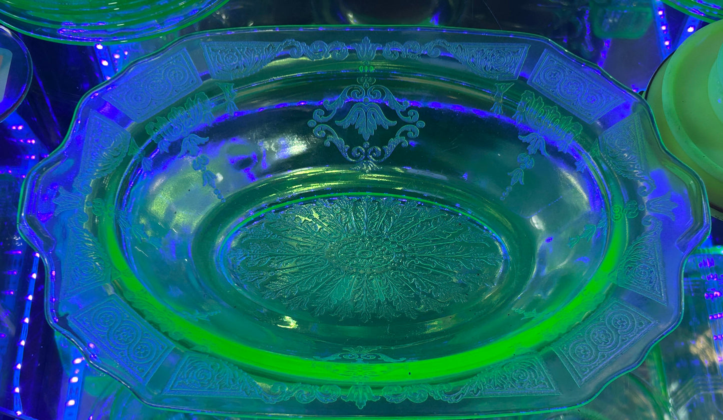 251101-1 Anchor Hocking Green Princess Uranium Glass Veg Bowl