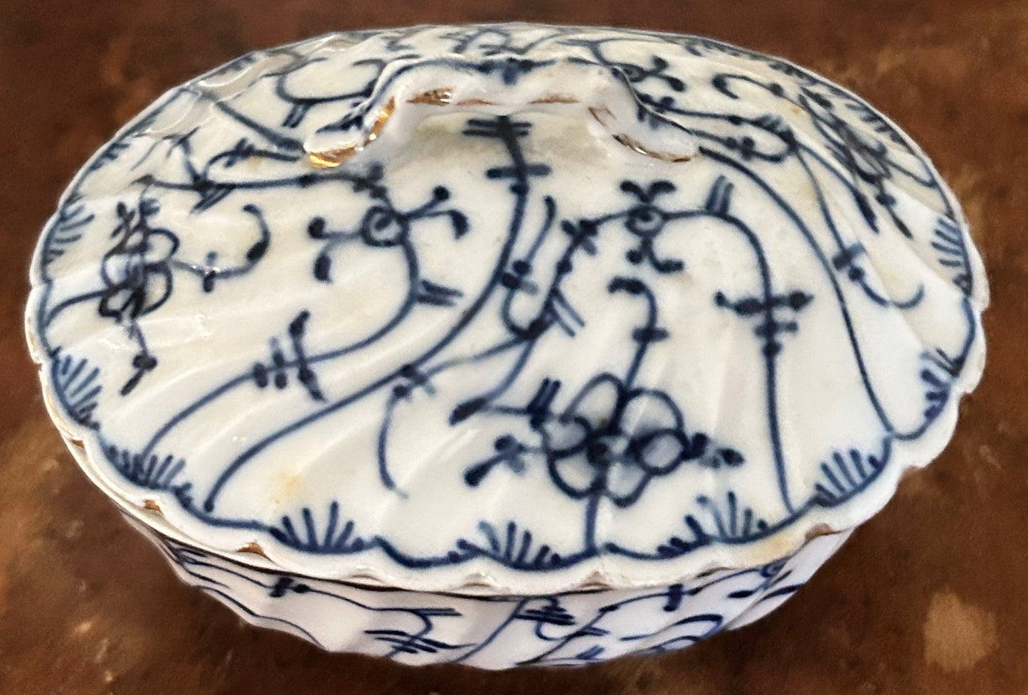 251009-6 Royal Tettea Chateau Blue Covered Cheese or Butter Dish