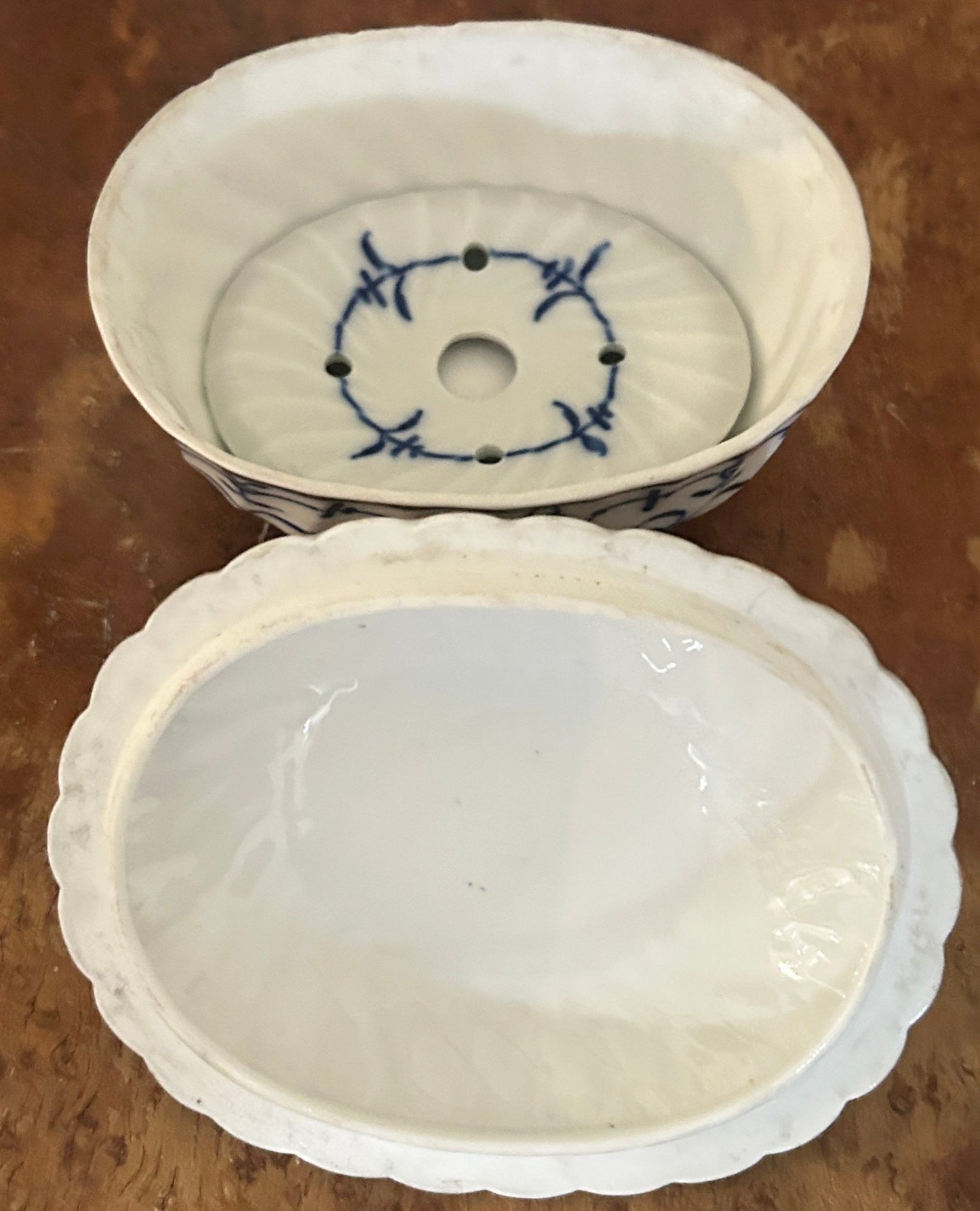 251009-6 Royal Tettea Chateau Blue Covered Cheese or Butter Dish