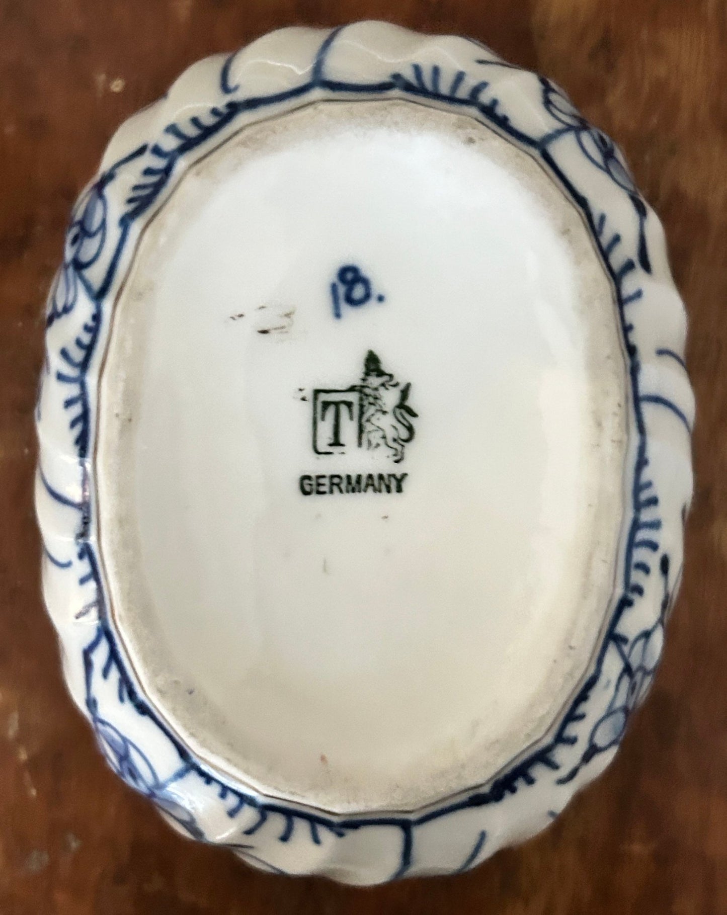 251009-6 Royal Tettea Chateau Blue Covered Cheese or Butter Dish