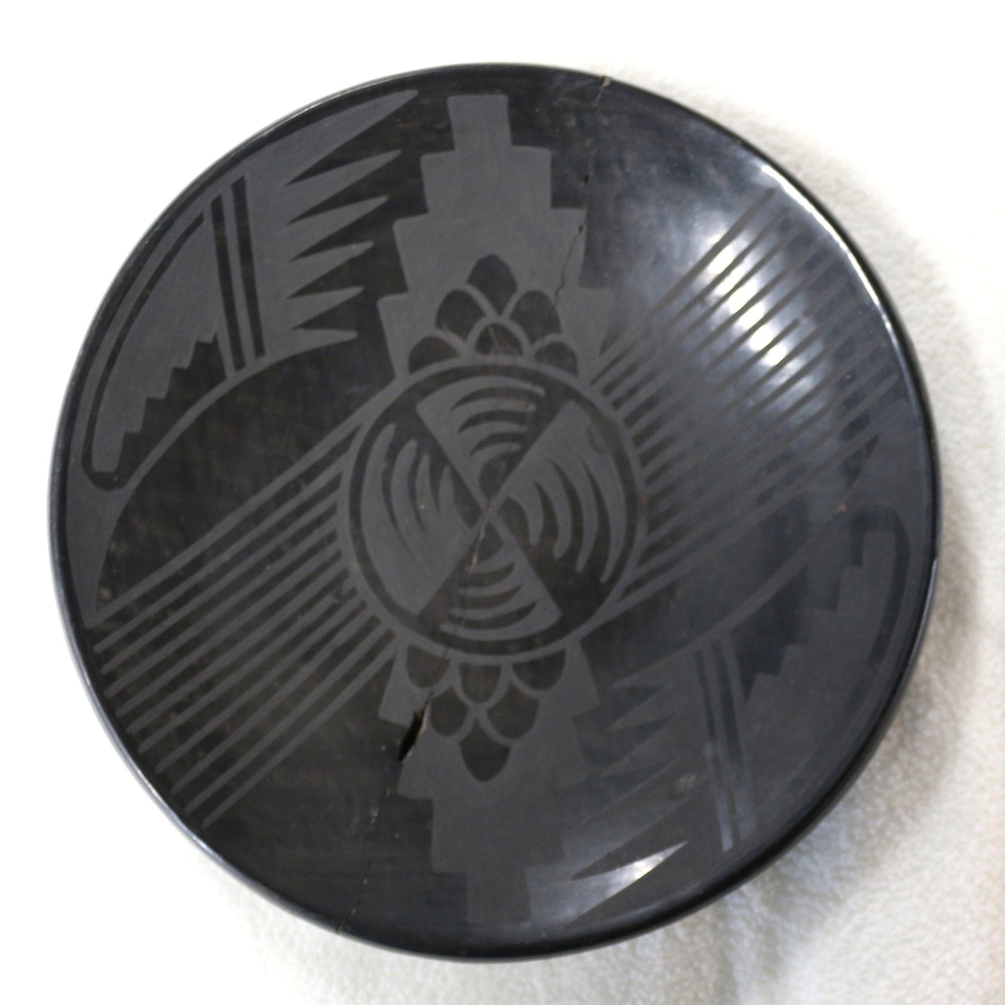 250326-5 7" Black Carved Plate By Blue Corn (1921-1999) Of The San Ildefonso Pueblo - Repaired