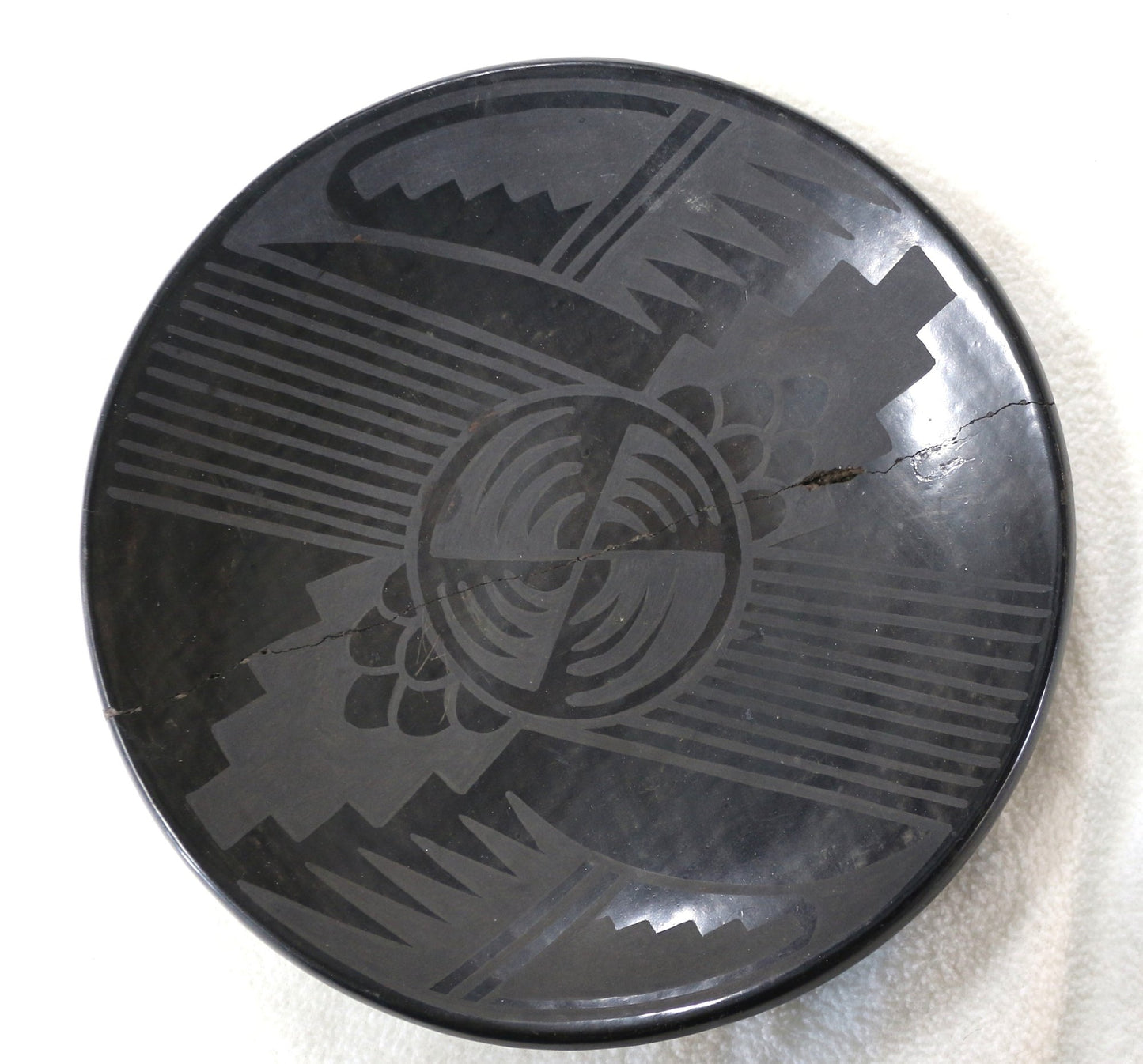 250326-5 7" Black Carved Plate By Blue Corn (1921-1999) Of The San Ildefonso Pueblo - Repaired