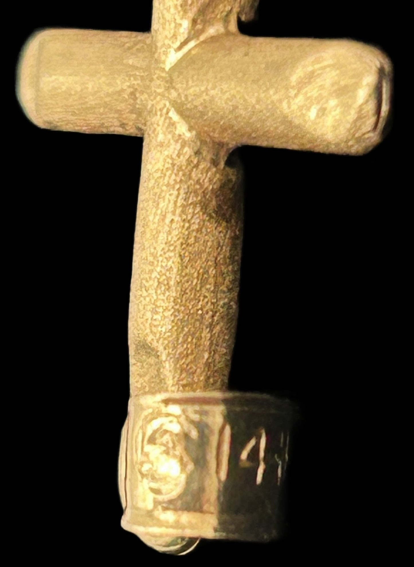 251201-3 14K Yellow Gold Cross, 1.05g