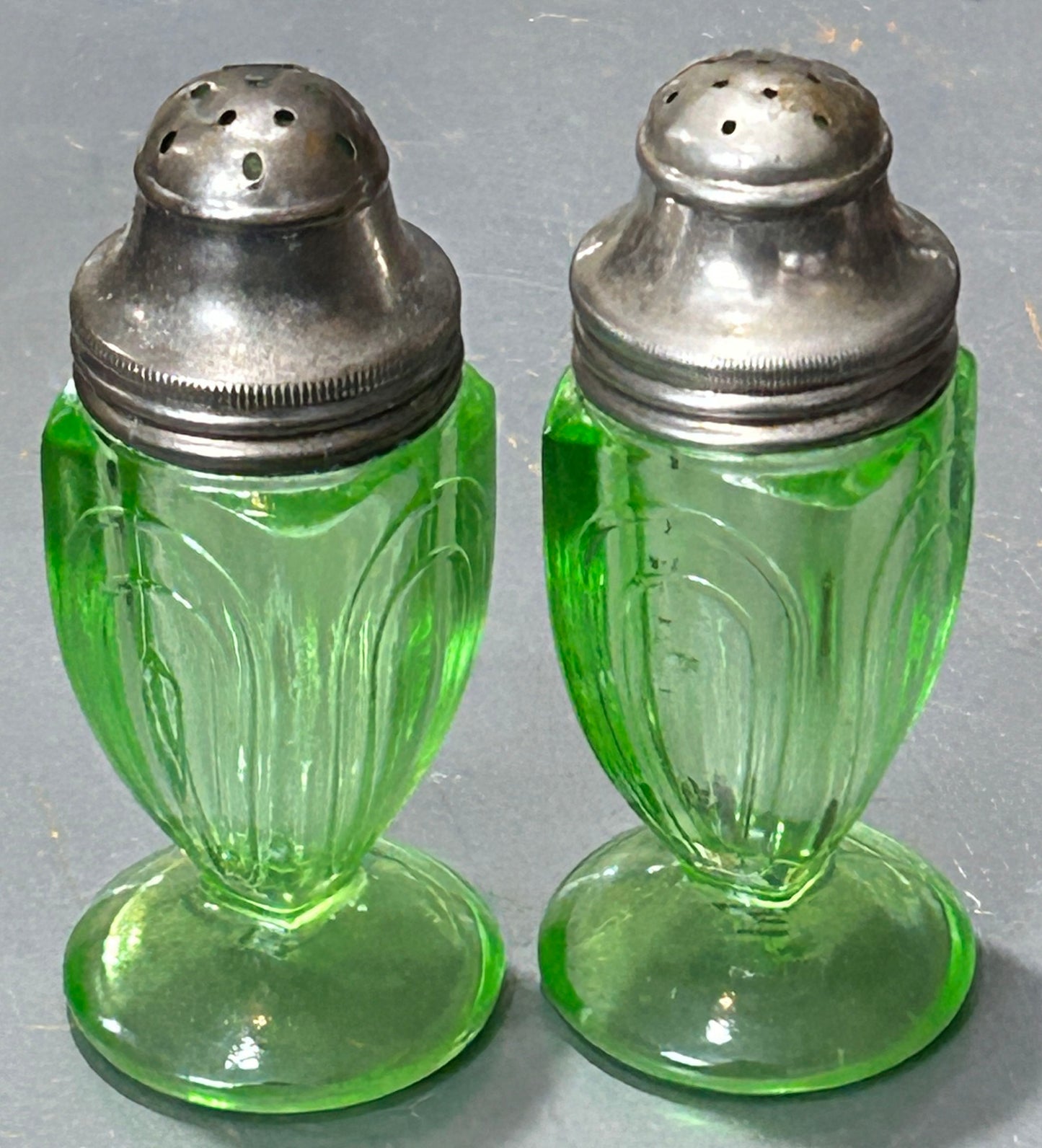 251101-3 Hazel-Atlas Paper Clip Green Uranium Glass S&P