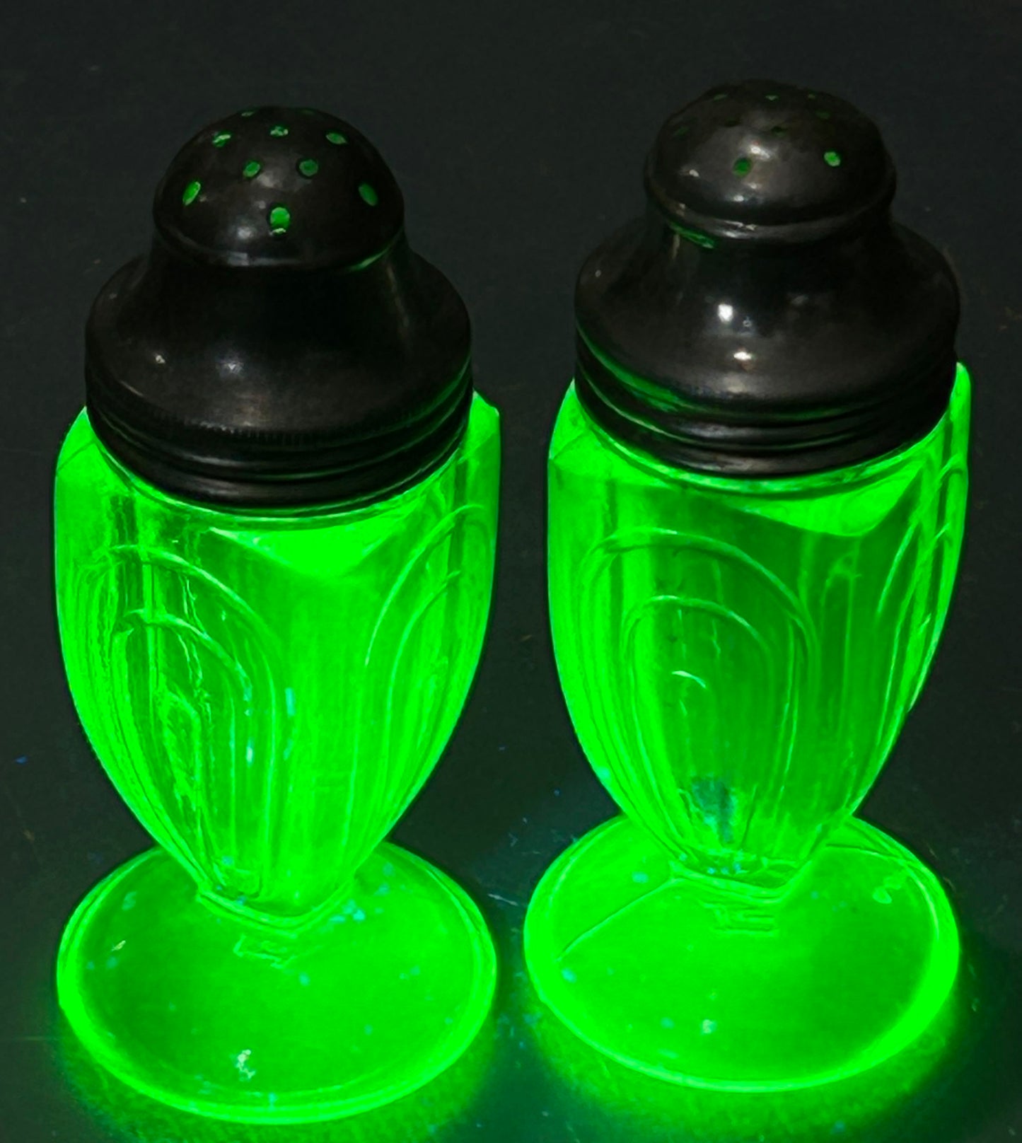 251101-3 Hazel-Atlas Paper Clip Green Uranium Glass S&P