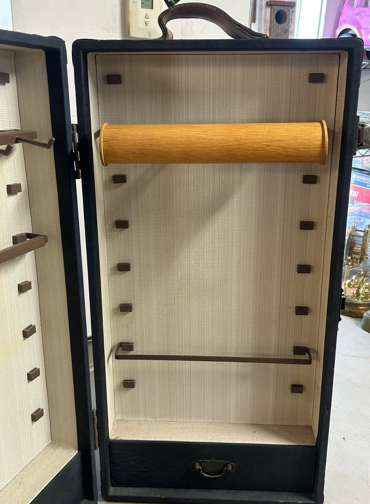 260819-1 Retail Display Suitcase