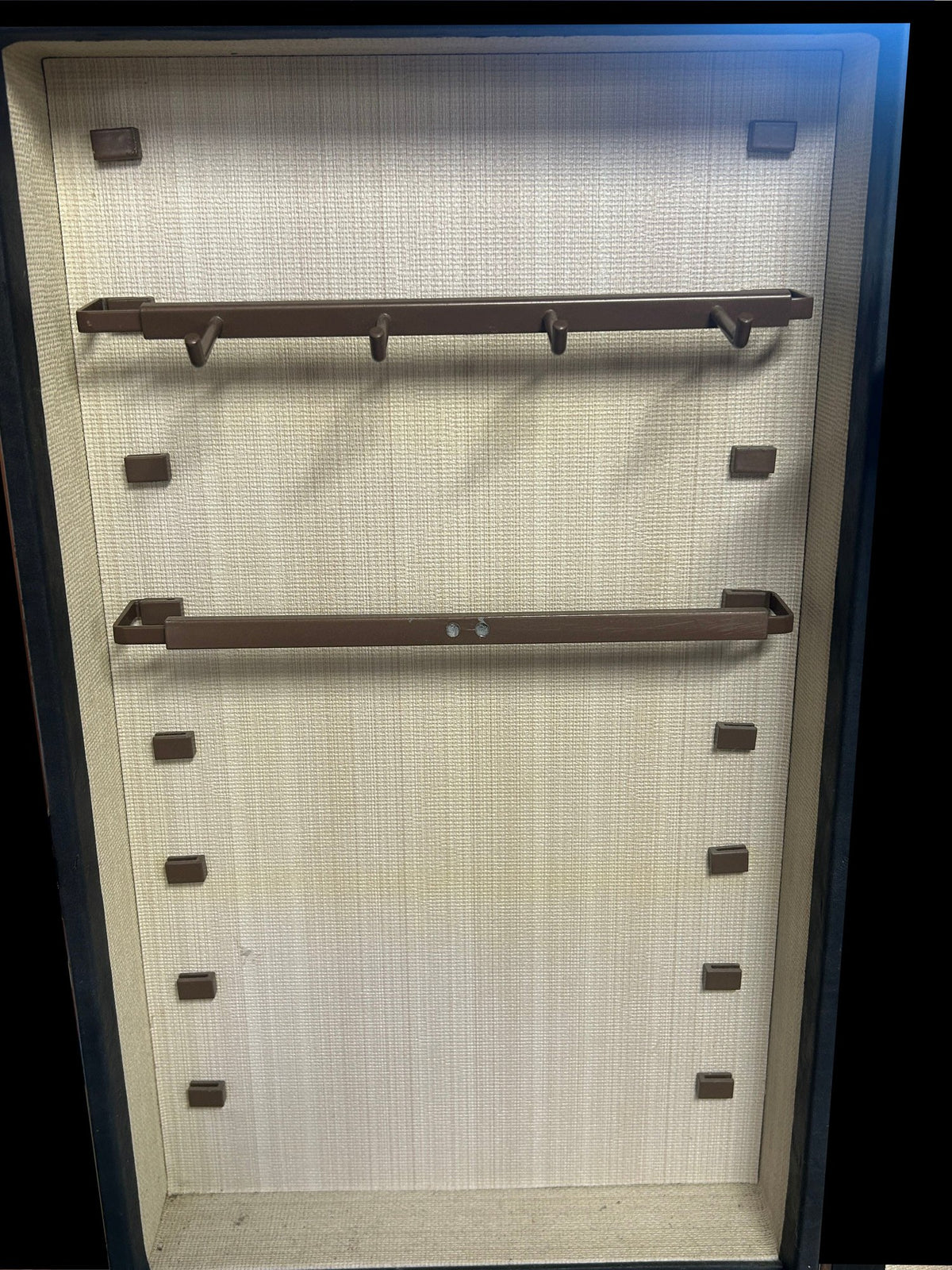 260819-1 Retail Display Suitcase