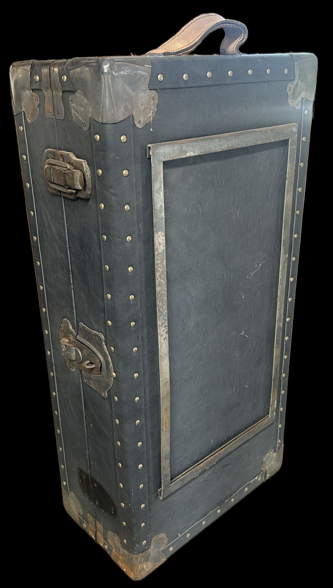 260819-1 Retail Display Suitcase