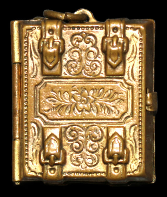 250514-2 Antique Civil War Locket With 9-Tintype Photographs