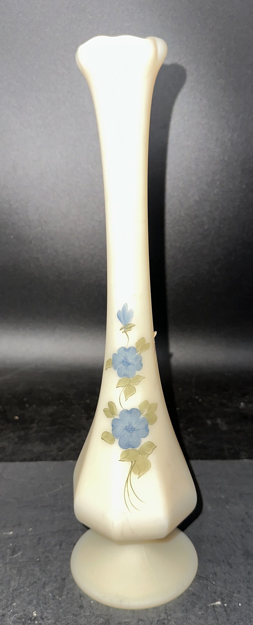260916-8 Fenton Bud Vase