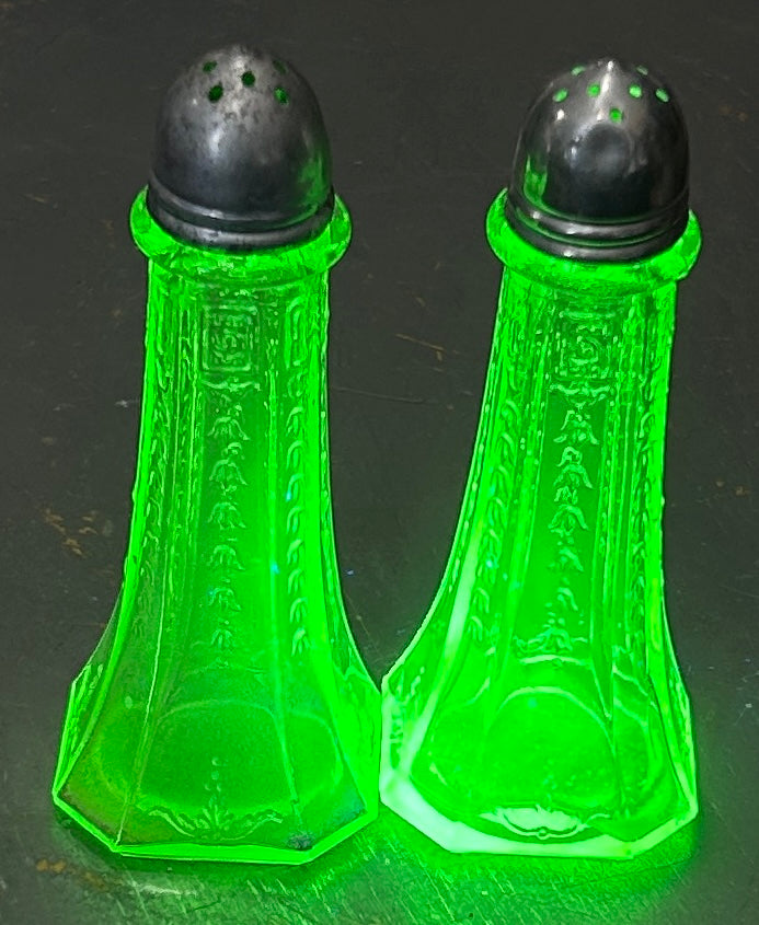 251101-2 Pair Green Princess Uranium Glass Salt & Pepper Shakers
