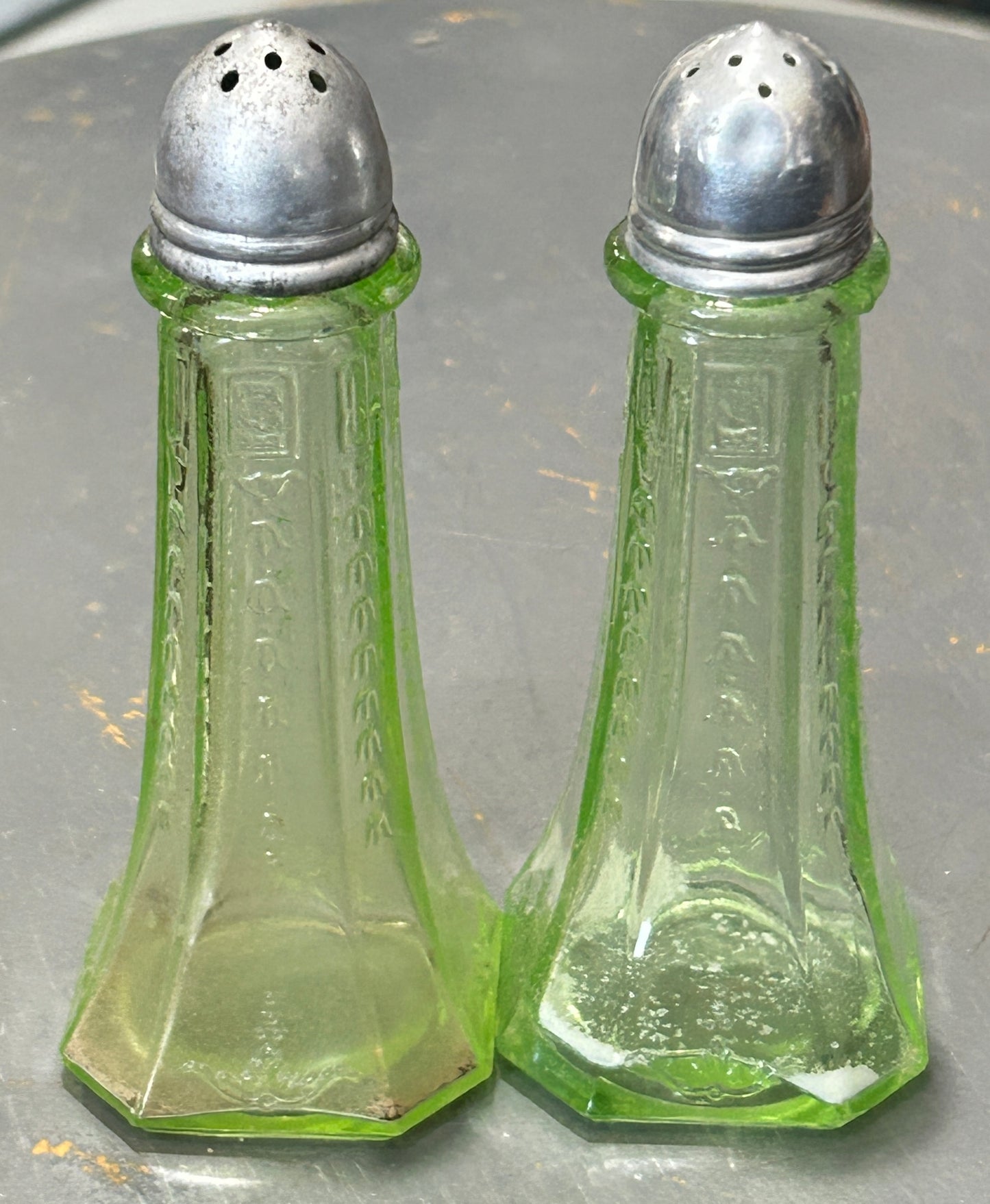 251101-2 Pair Green Princess Uranium Glass Salt & Pepper Shakers